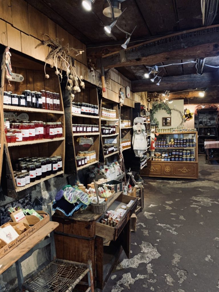 Boutique dans une cave de 200 ans.